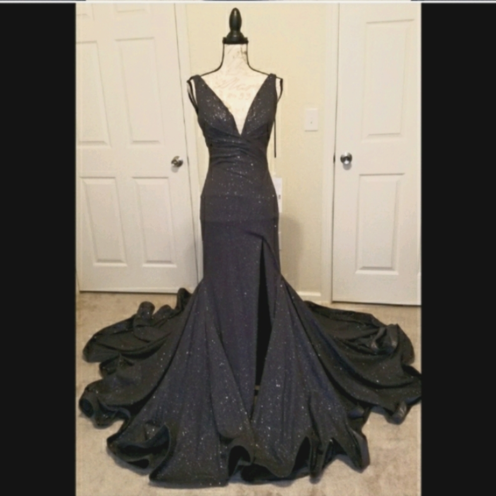 Jovani prom dress RESTOCKED IN SZ 4 - Picture 3 of 5